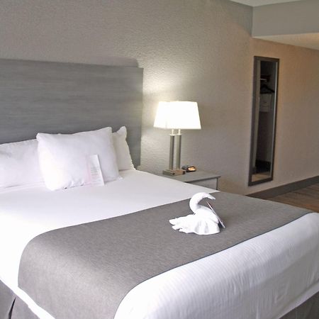 Ramada By Wyndham Edmonton Yellowhead Nw Ngoại thất bức ảnh
