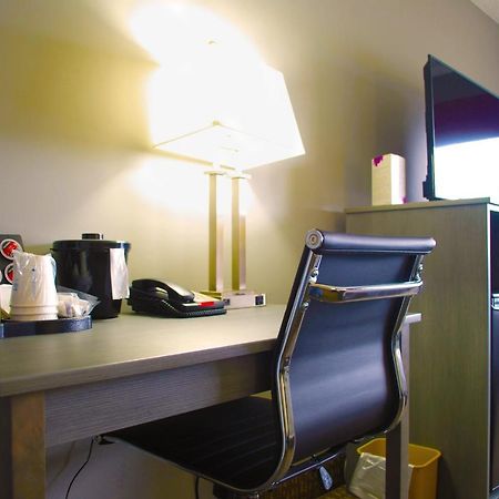 Ramada By Wyndham Edmonton Yellowhead Nw Ngoại thất bức ảnh