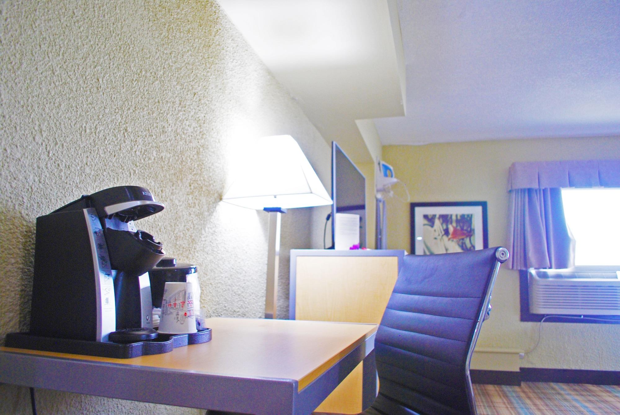 Ramada By Wyndham Edmonton Yellowhead Nw Ngoại thất bức ảnh