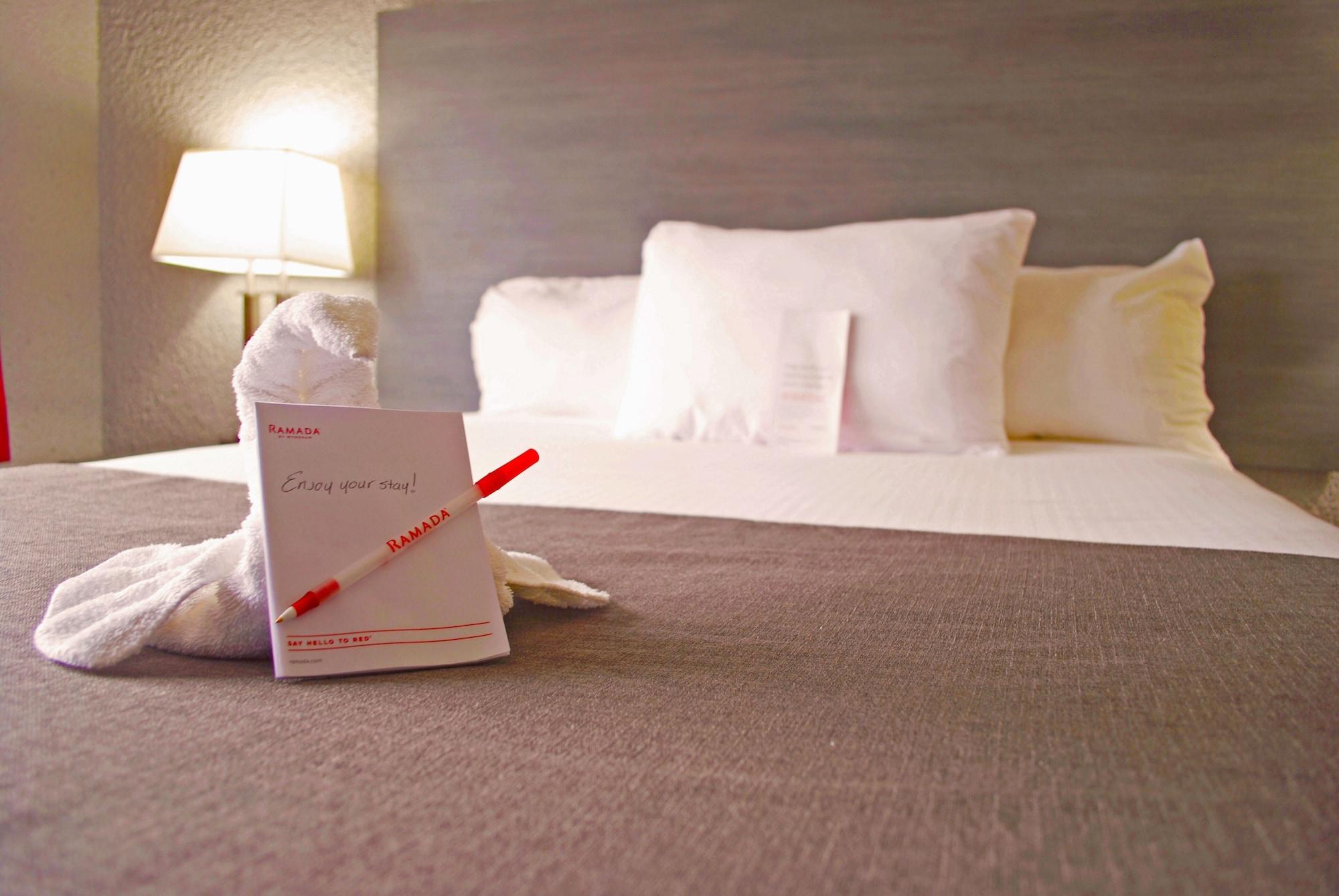 Ramada By Wyndham Edmonton Yellowhead Nw Ngoại thất bức ảnh