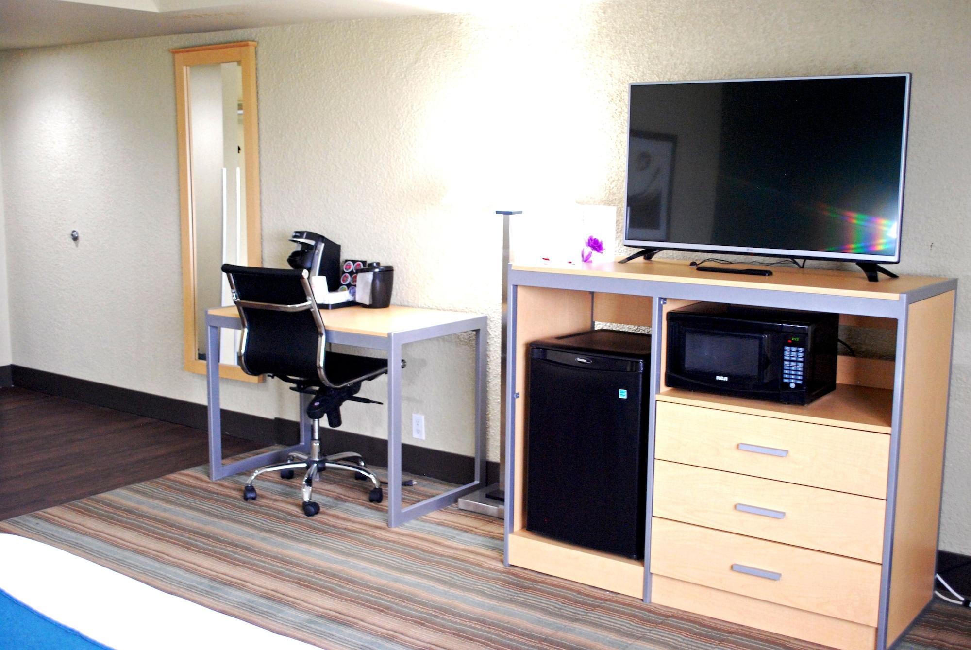Ramada By Wyndham Edmonton Yellowhead Nw Ngoại thất bức ảnh