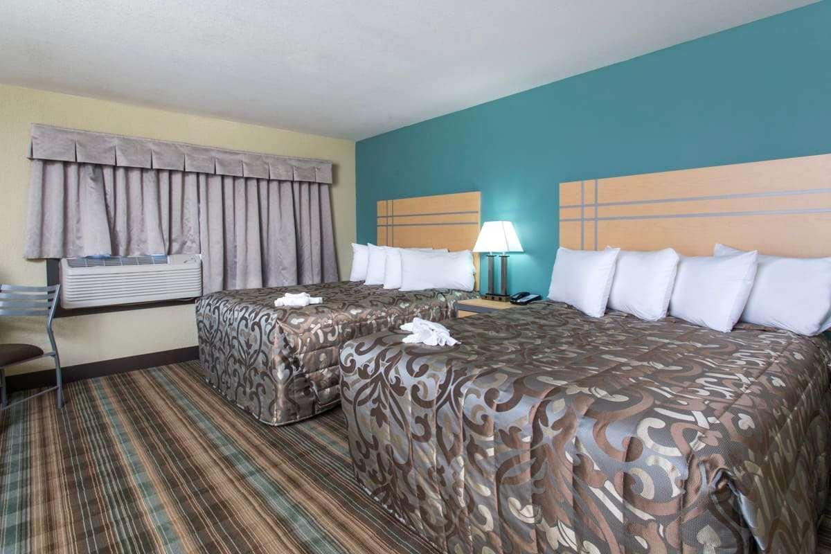 Ramada By Wyndham Edmonton Yellowhead Nw Ngoại thất bức ảnh