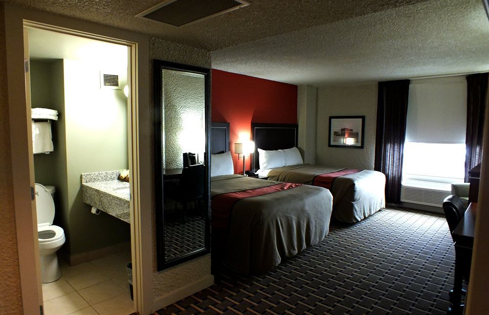 Ramada By Wyndham Edmonton Yellowhead Nw Ngoại thất bức ảnh