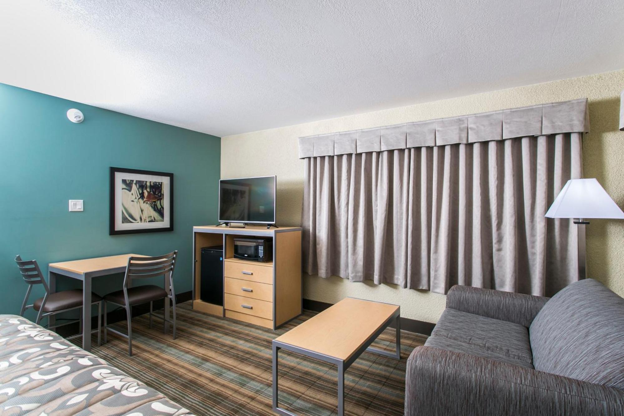 Ramada By Wyndham Edmonton Yellowhead Nw Ngoại thất bức ảnh