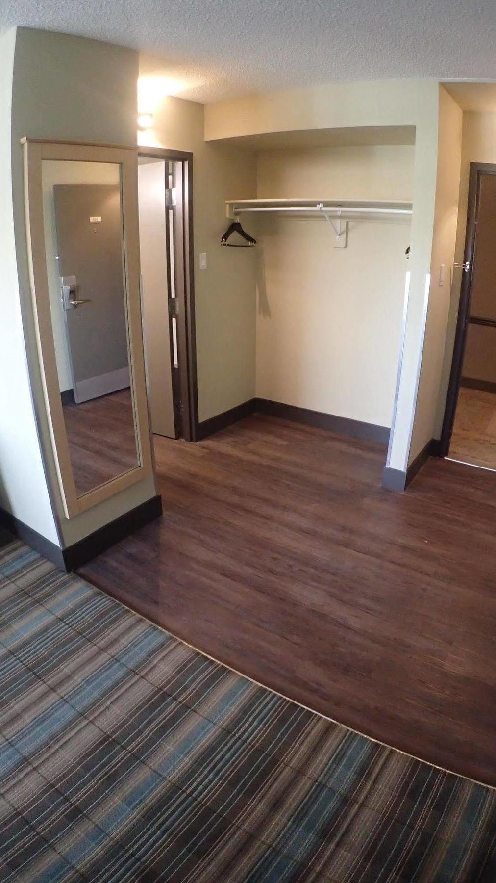 Ramada By Wyndham Edmonton Yellowhead Nw Ngoại thất bức ảnh