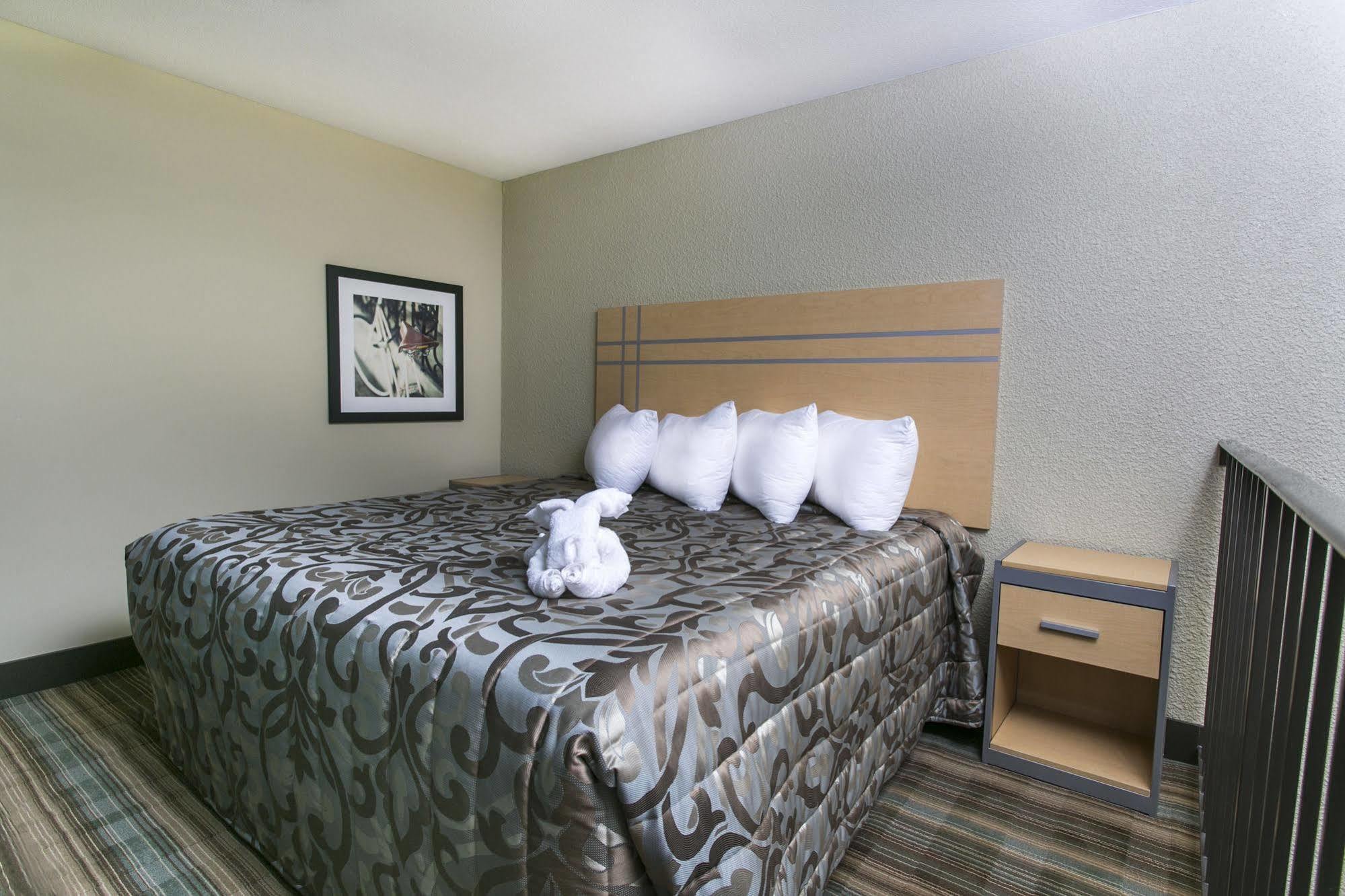 Ramada By Wyndham Edmonton Yellowhead Nw Ngoại thất bức ảnh