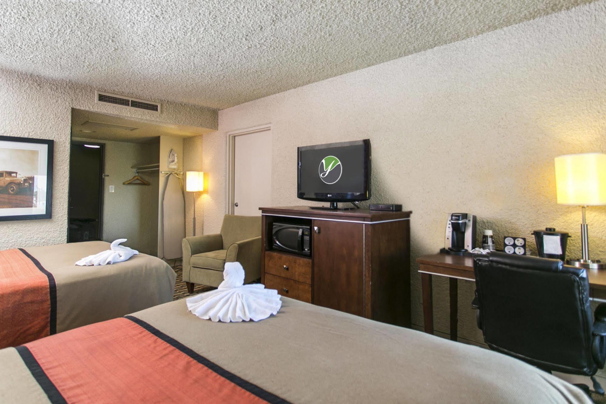 Ramada By Wyndham Edmonton Yellowhead Nw Ngoại thất bức ảnh