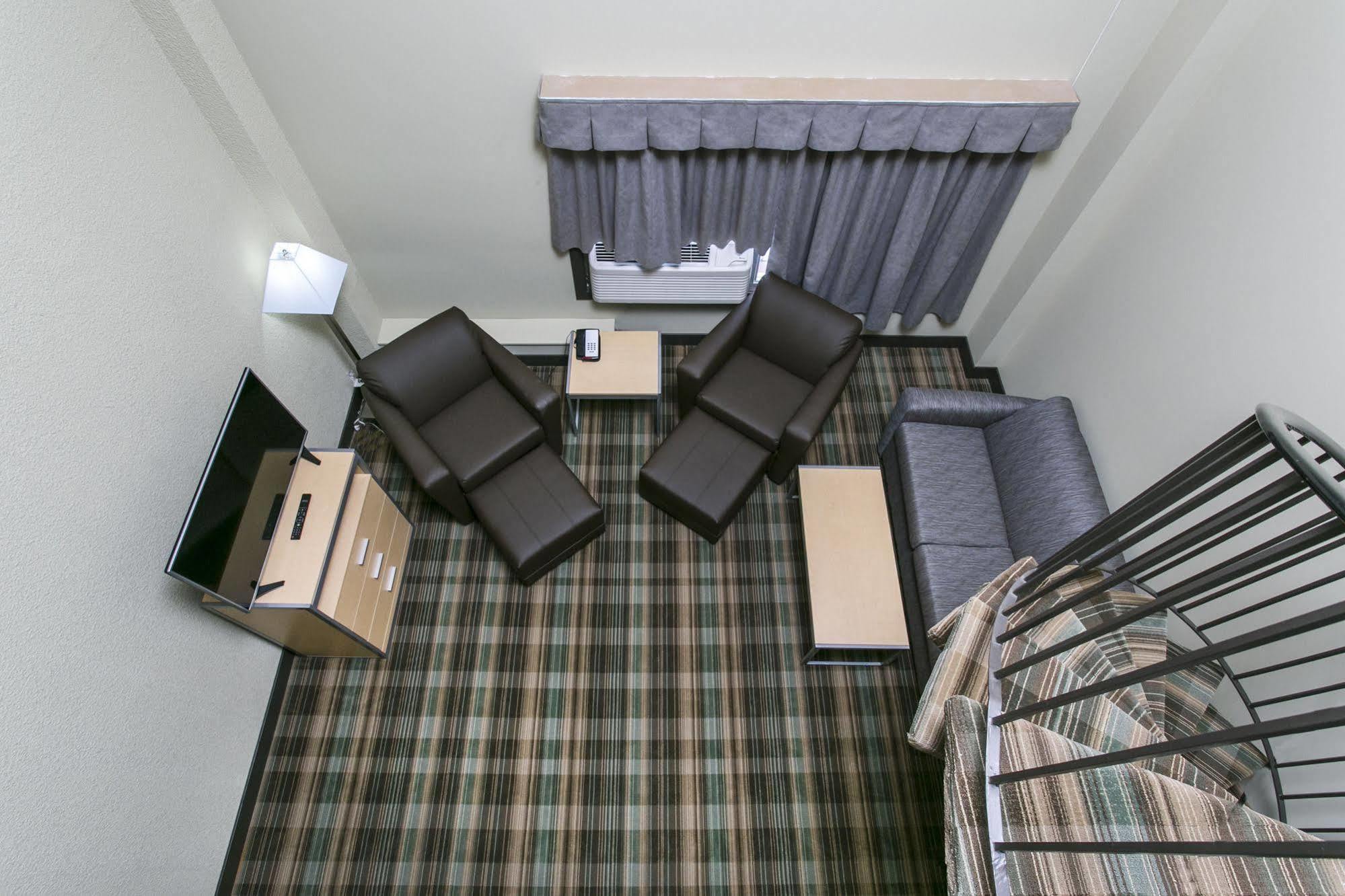 Ramada By Wyndham Edmonton Yellowhead Nw Ngoại thất bức ảnh