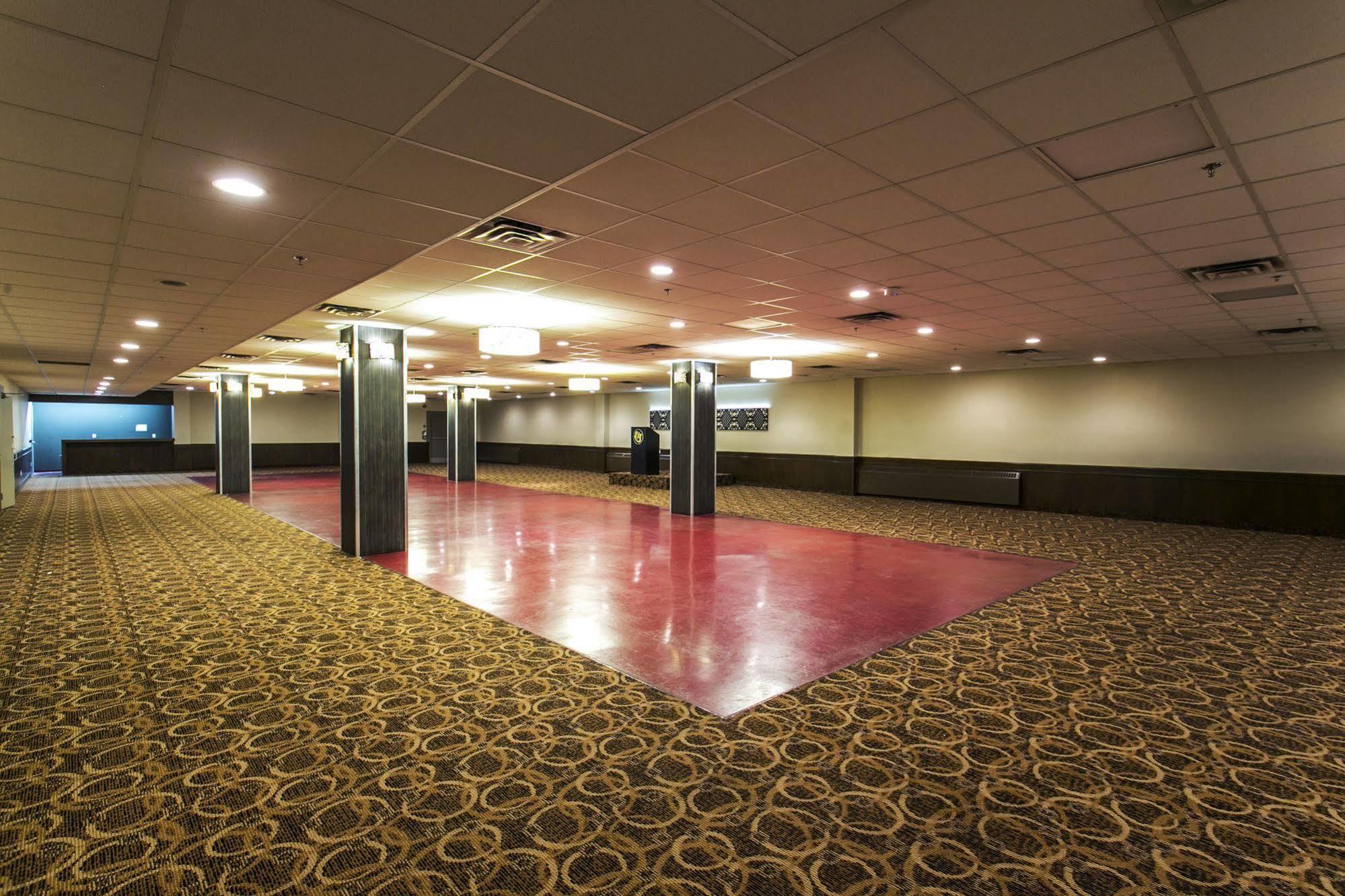 Ramada By Wyndham Edmonton Yellowhead Nw Ngoại thất bức ảnh