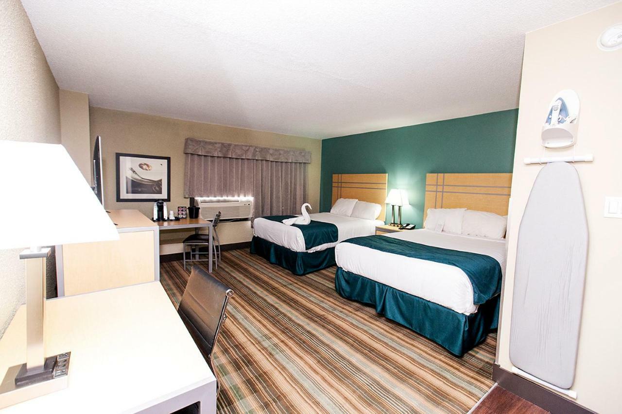 Ramada By Wyndham Edmonton Yellowhead Nw Ngoại thất bức ảnh