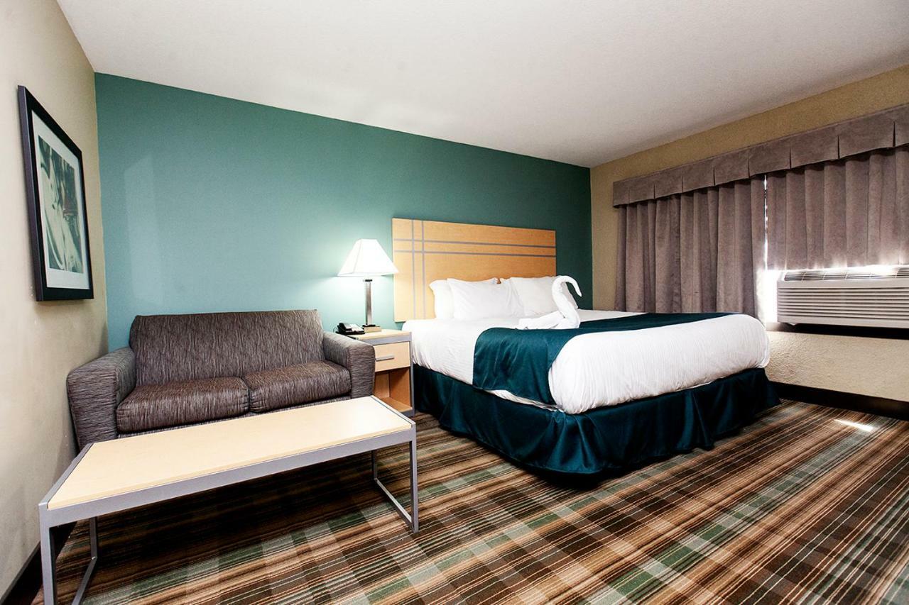 Ramada By Wyndham Edmonton Yellowhead Nw Ngoại thất bức ảnh