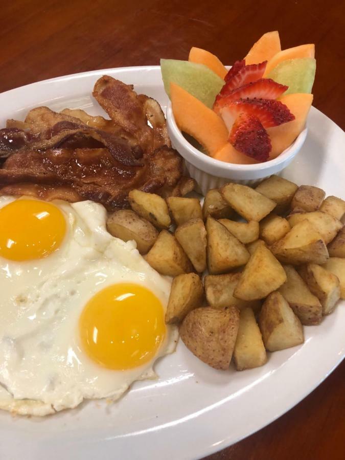 Ramada By Wyndham Edmonton Yellowhead Nw Ngoại thất bức ảnh